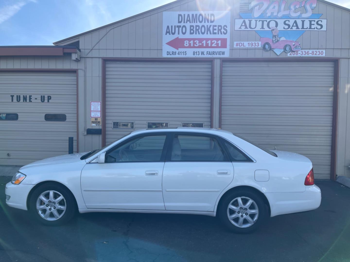 2002 Alpine White /Tan Toyota Avalon XLS (4T1BF28B42U) with an 3.0 V6 engine, AT transmission, located at 813 E Fairview Ave, Meridian , ID, 83642, (208) 336-8230, 43.618851, -116.384010 - Photo#0